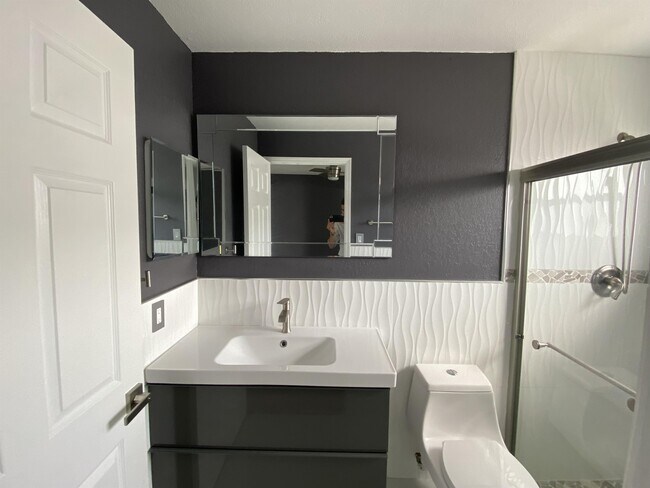 Building Photo - 2361 Harbor Town Dr