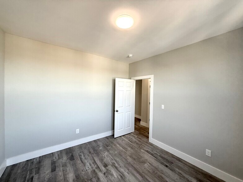 Building Photo - 237 E Broadway