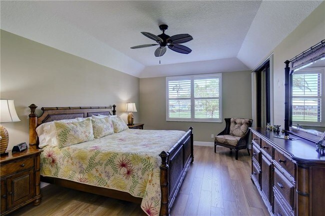 Building Photo - 6101 SE Landing Way