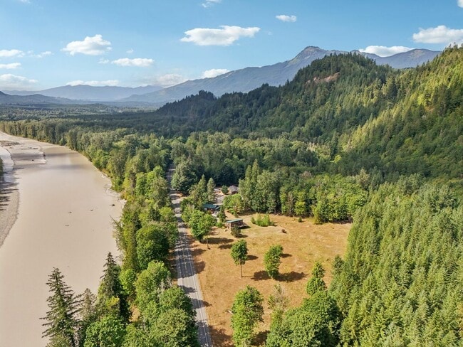 Building Photo - 14341 WA-530