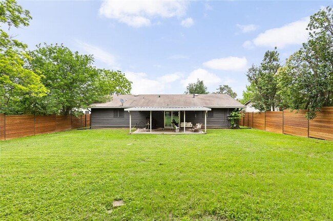 Building Photo - 8704 Clarewood Dr