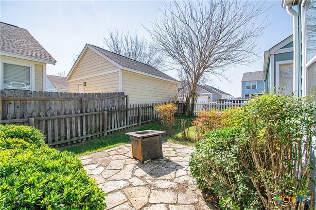 Building Photo - 421 Shadow Point