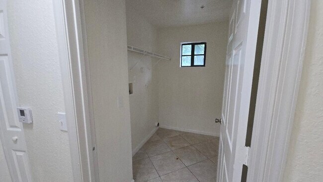 Building Photo - 2801 Riverside Dr