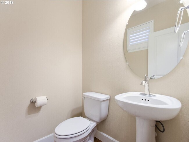 Building Photo - Gorgeous 4 Bed, 2.5 Bath Tuscany Home!