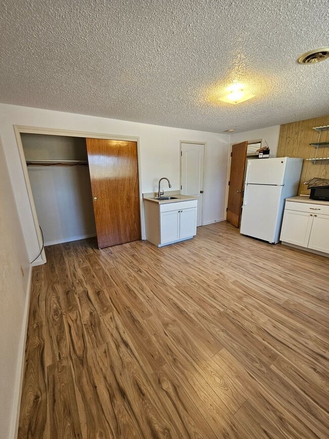 Building Photo - 2508002