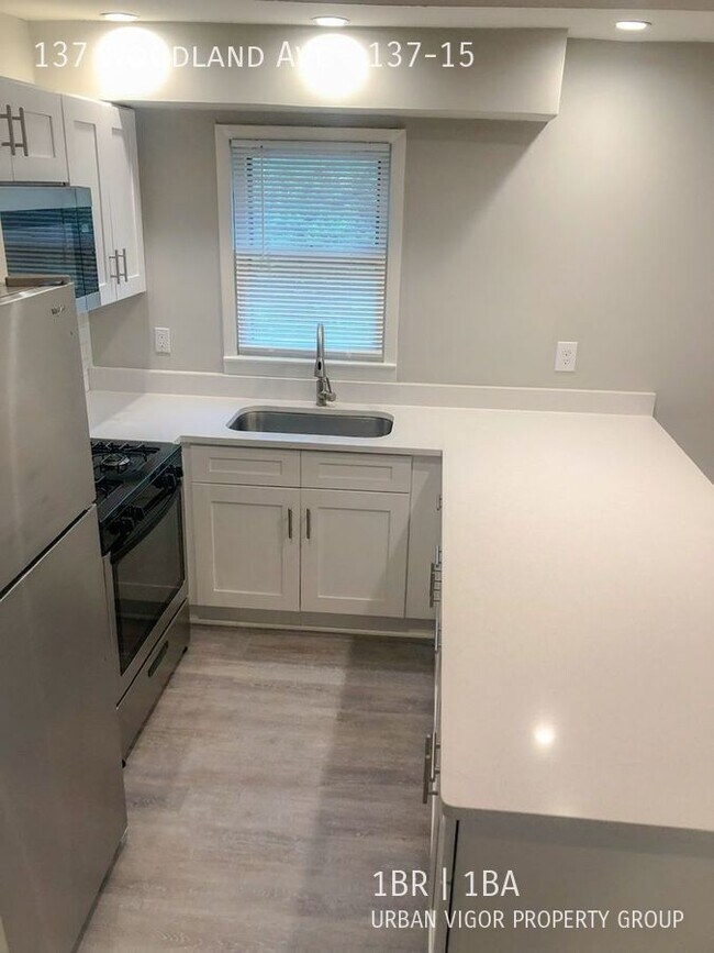 Building Photo - 137 Woodland Ave