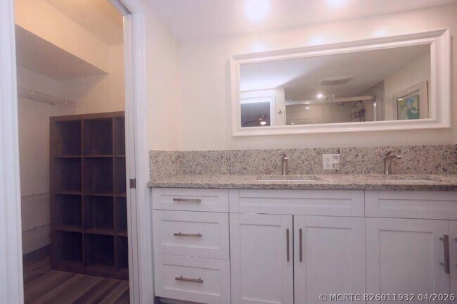 Building Photo - 3091 N Course Dr