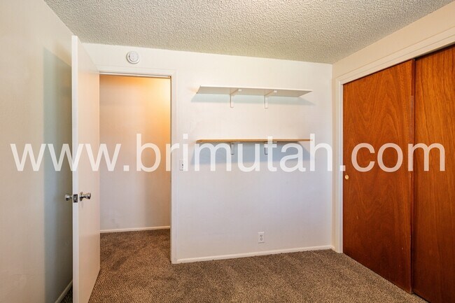 Building Photo - 656 E 5640 S