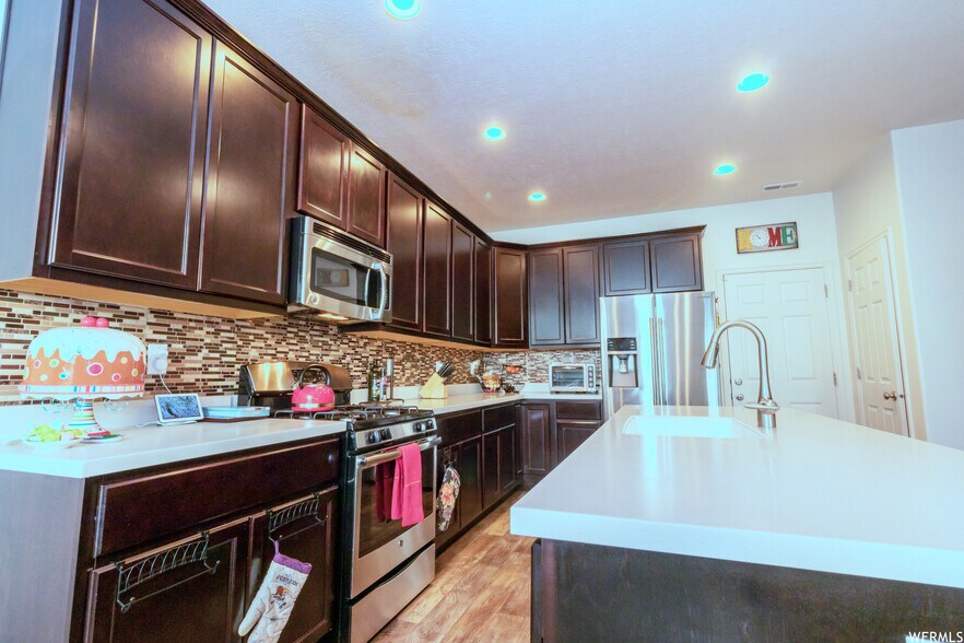 Building Photo - 928 W Stonehaven Dr