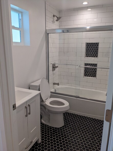 Building Photo - 2102 Thurman Ave.