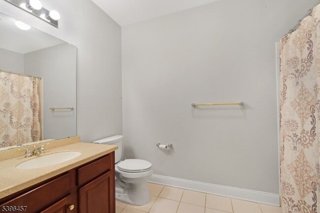 Building Photo - 265 Victoria Dr