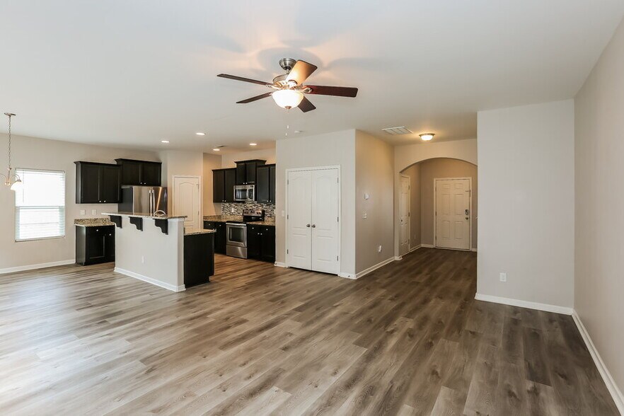 Building Photo - 2621 Meadow Crossing Dr