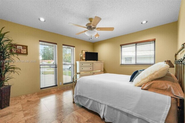 Building Photo - 6975 Bianchini Cir