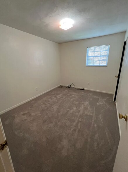 Building Photo - 4706A Spring Hill Ave