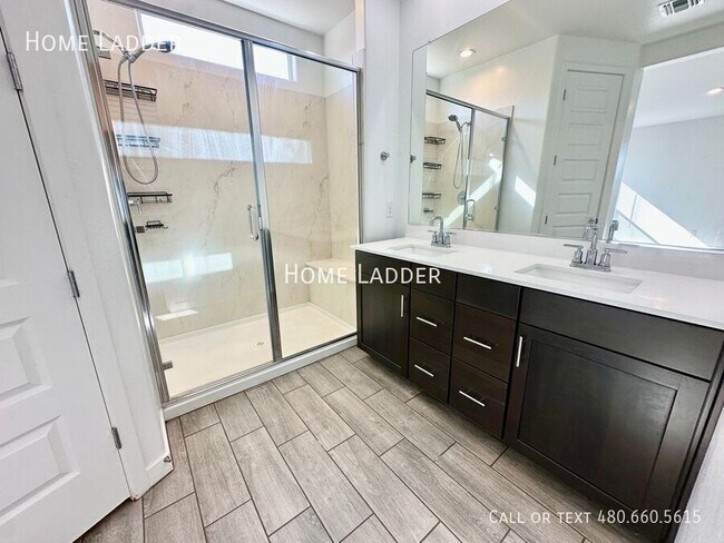 Building Photo - 23083 E Pegasus Pkwy