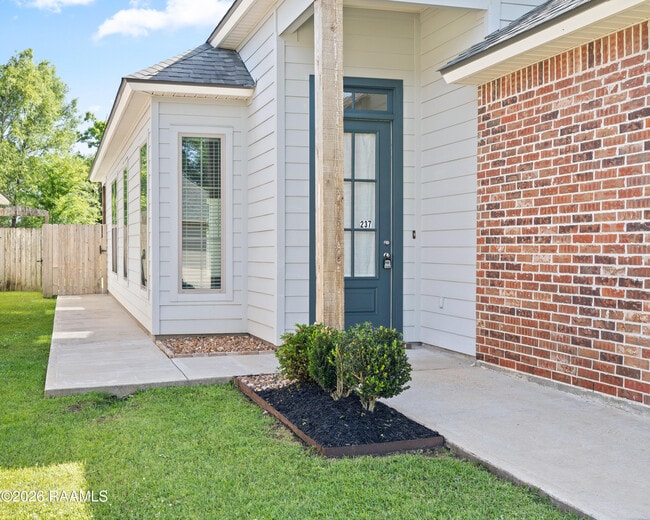 Building Photo - 237 Twin Meadow Ln