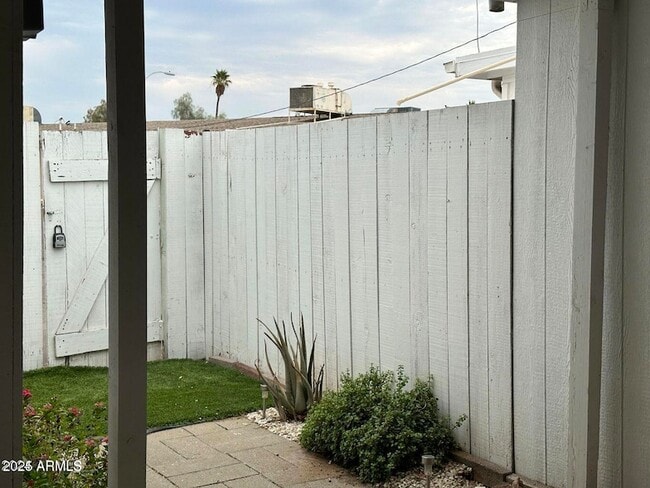 Building Photo - 10362 W Oakmont Dr