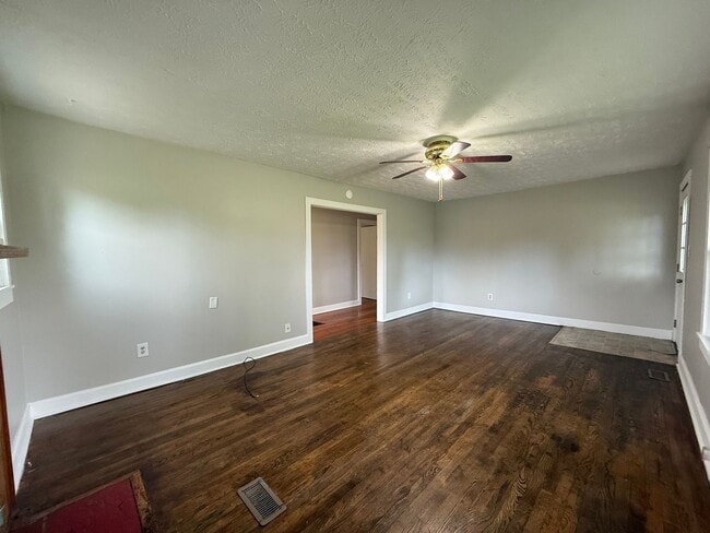 Building Photo - 3 Bedroom 1 Bathroom Home in Greene County...
