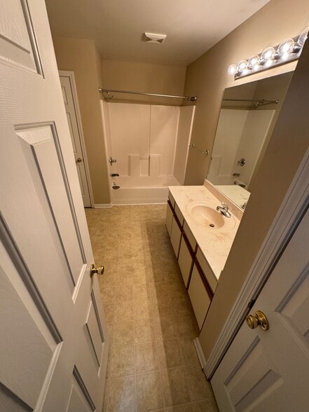 Building Photo - 2065 Leland Dr