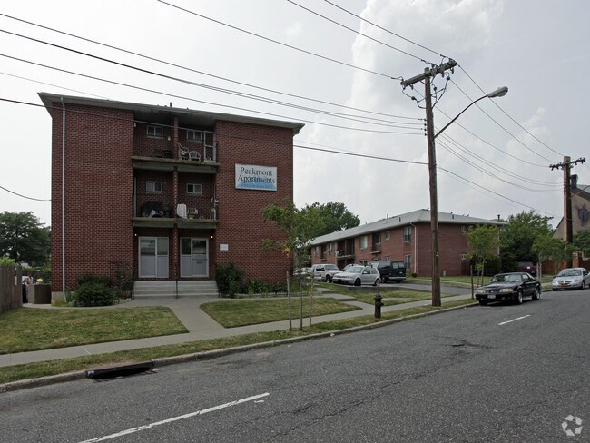 Primary Photo - Peakmont Apartments