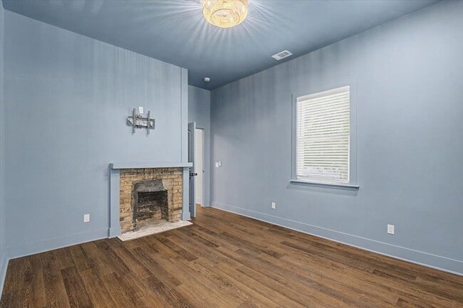 Building Photo - Completely redone 1 bedroom - move in special