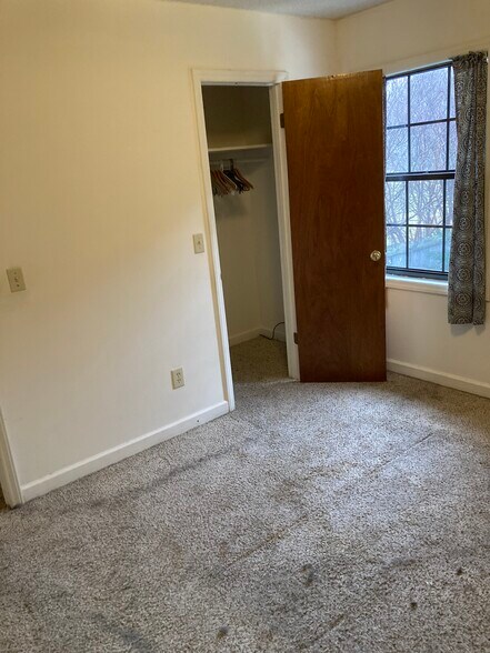 Building Photo - 211 Butterfly Dr