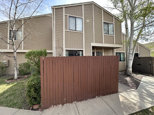 Building Photo - Available August!  Charming Townhome in Table Mountain Heights!