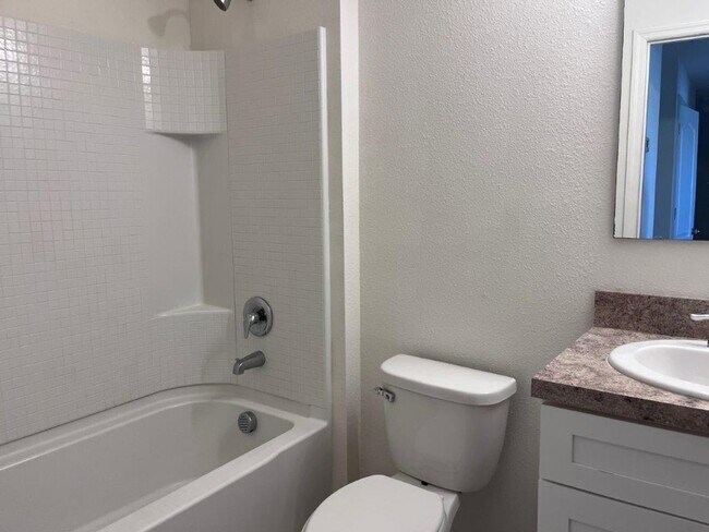 Building Photo - 4812 Riverwalk Dr