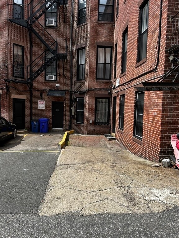 Building Photo - 298 Marlborough St