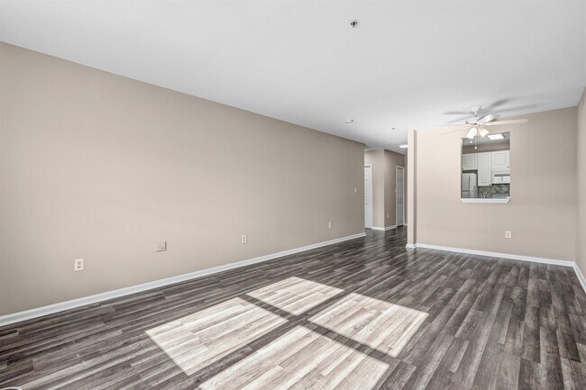 Building Photo - 905 River Rd