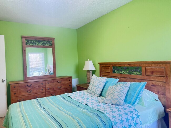 Building Photo - Furnished NMB Three-Bedroom Townhome is less than one mile from the Beach! Available Now!