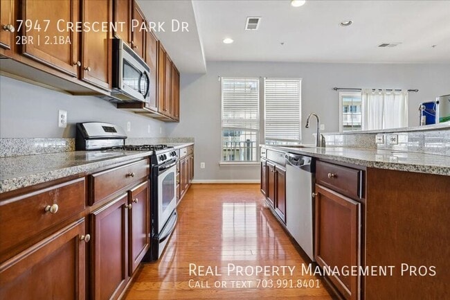 Building Photo - 7947 Crescent Park Dr