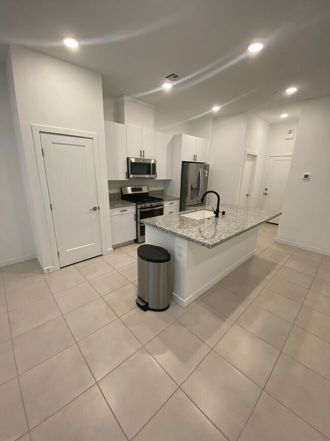 Building Photo - AMERICANA Property Mgmt - New Modern 3 beds - 2 story Townhouse in Inspirada