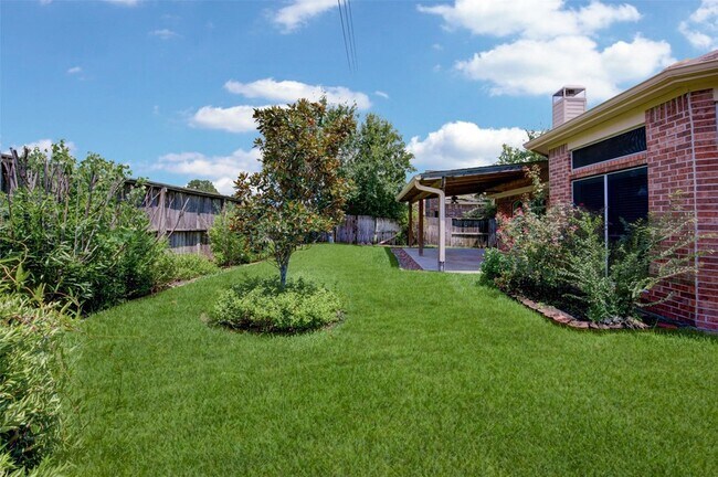 Building Photo - 9026 Robinhoods Well Dr