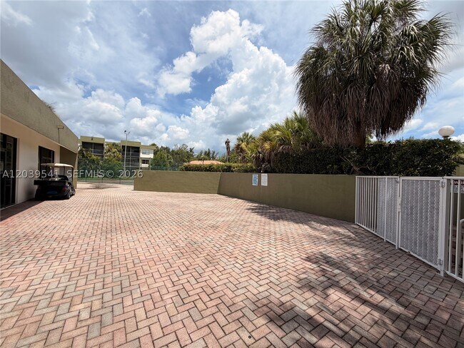 Building Photo - 4205 N University Dr