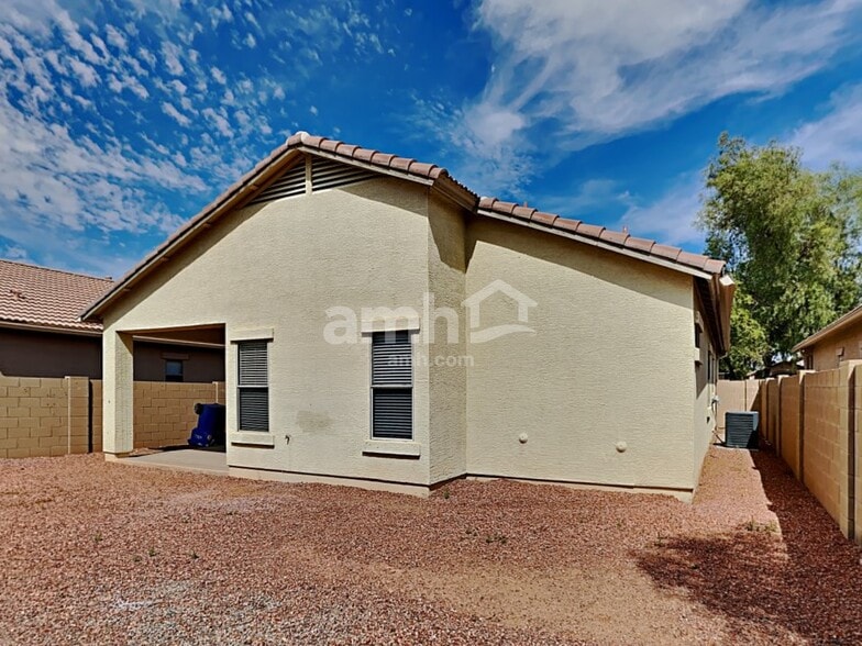 Building Photo - 8829 W Hilton Ave