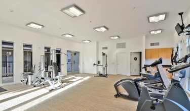 Building Photo - Wonderful modern 1-bedroom in the heart of downtown San Jose!