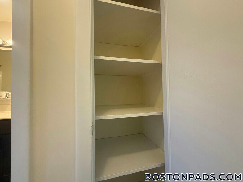 Building Photo - 8 Captain Parker Arms