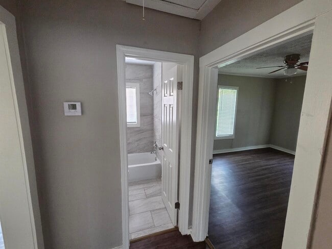 Building Photo - 1558 Tayner St