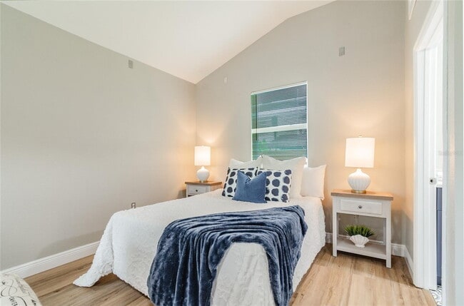 Building Photo - "Charming Studio Retreat in Tampa's Vibran...