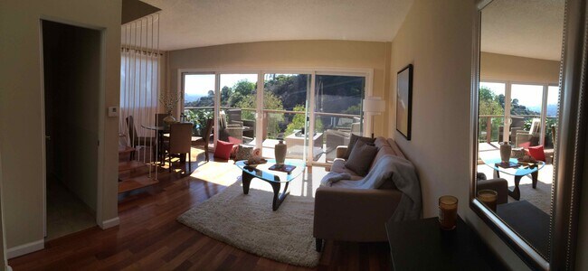 Building Photo - 7020 Pacific View Dr