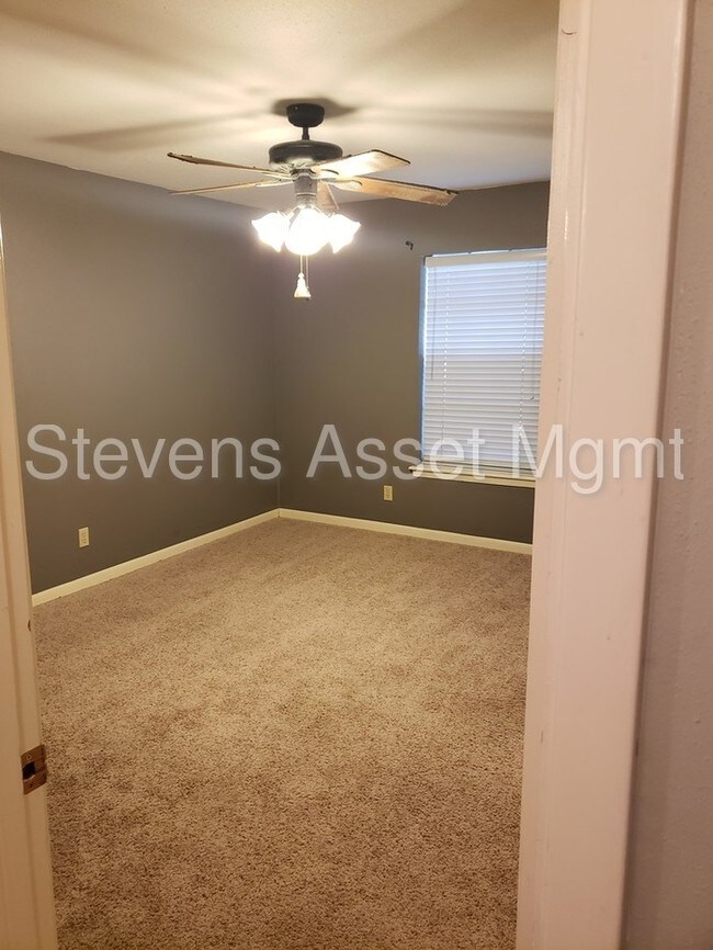 Building Photo - *REDUCED *ADORABLE 1/1 CONDO FAIRFIELD OAKS*