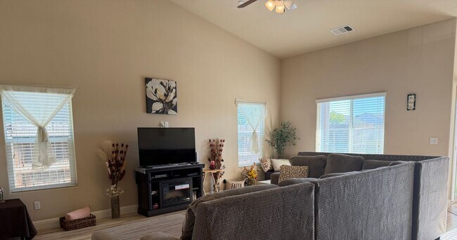 Building Photo - 1274 N Cerritos Ave