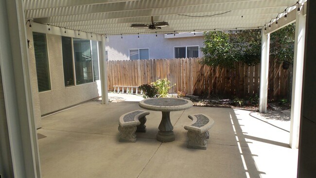 Building Photo - Vacation where your live!