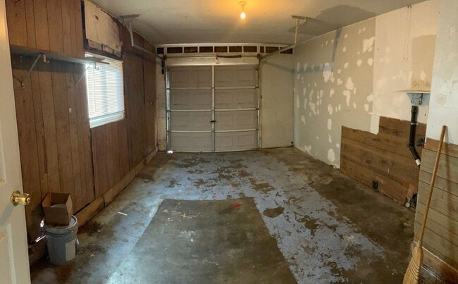 Building Photo - 2700 Whitcomb Way