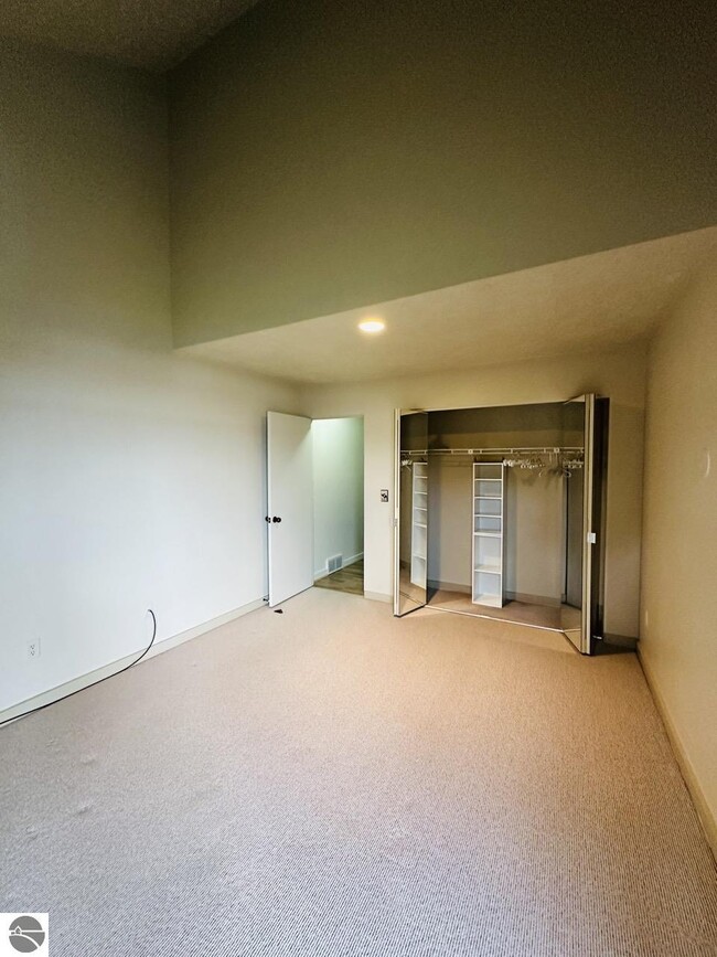 Building Photo - 776 N Yacht Club Dr