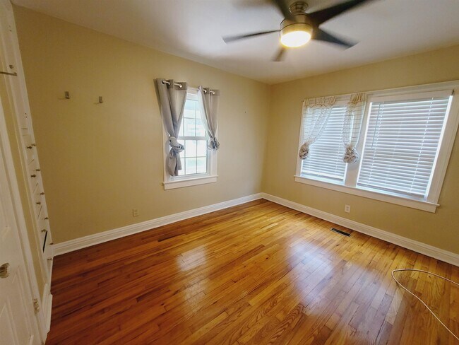 Building Photo - 608 Talaflo St