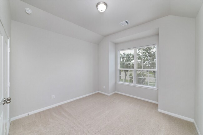 Building Photo - 77 Carmel Dr