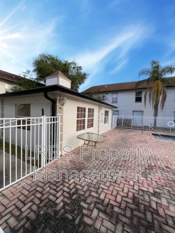 Building Photo - 3651 N Goldenrod Rd