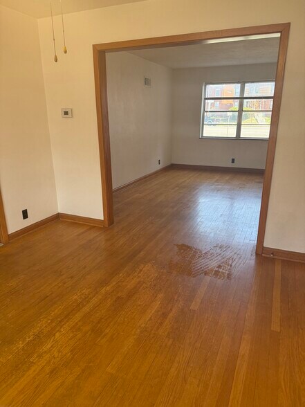 Building Photo - 4605 Jamieson Ave